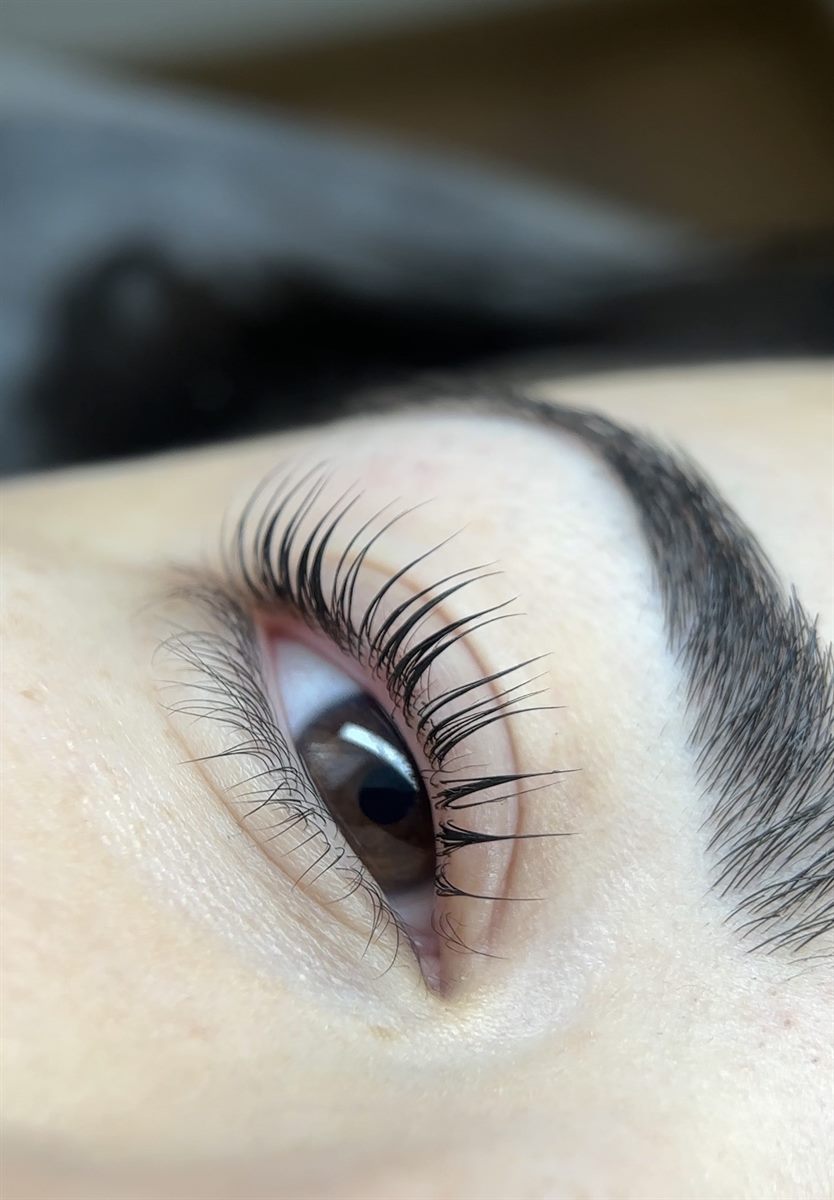 Nach dem Wimpernlifting, weiteres Beispiel